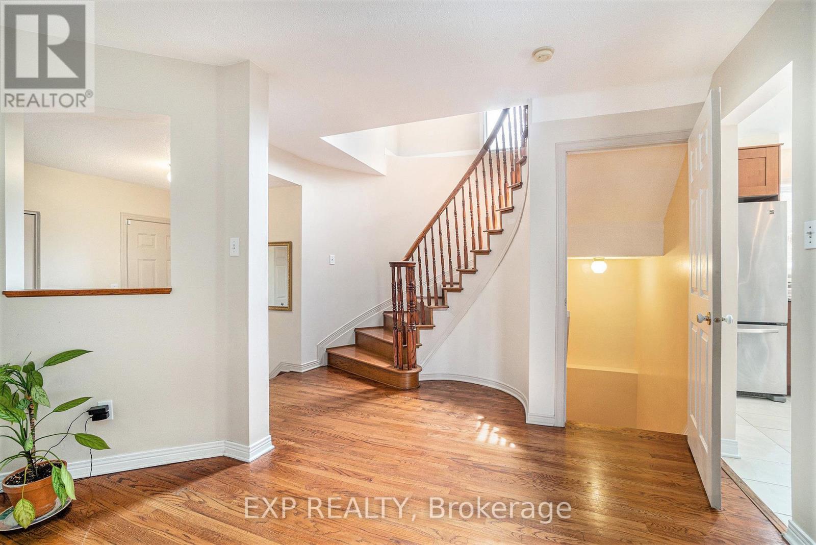 29 Woodford Way, Ottawa, Ontario K2J 4B9 - Photo 4 - X12929540