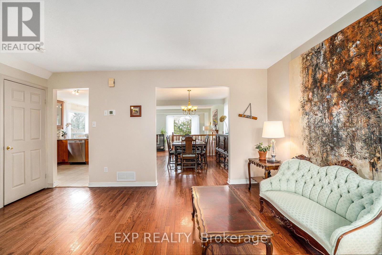 29 Woodford Way, Ottawa, Ontario K2J 4B9 - Photo 8 - X12929540